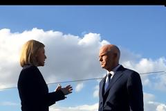 ΟΙ ΔΙΕΦΘΑΡΜΕΝΟΙ ΠΟΛΙΤΙΚΟΙ ΟΔΗΓΗΣΑΝ ΤΗΝ ΕΛΛΑΔΑ ΣΕ ΜΟΝΟΔΡΟΜΟ ΠΟΥ ΚΑΤΑΛΗΓΕΙ ΣΕ ΑΔΙΕΞΟΔΟ