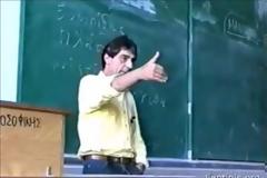 ΑΝΑΤΡΙΧΙΑΣΤΙΚΟ: Ο καθηγητής Λιαντίνης είχε προβέψει τα greeklish και τον ΑΦΑΝΙΣΜΟ της γλώσσας μας [video]