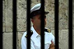 Ένα μήνυμα προς όλους τους Έλληνες και τις Ελληνίδες , που πιστεύουν ακόμα ότι όλα θα ανατραπούν είτε με ειρηνικές διαμαρτυρίες , είτε με προσφυγή προς την Δικαιοσύνη