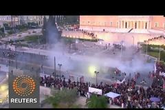 ΕΠΕΙΣΟΔΙΑ ΣΤΟ ΣΥΝΤΑΓΜΑ ΜΕΤΑΞΥ ΚΟΥΚΟΥΛΟΦΟΡΩΝ ΚΑΙ ΤΗΣ ΑΣΤΥΝΟΜΙΑΣ