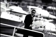 ΠΟΙΑ ήταν η ξανθιά της διαφήμισης Martini με τον Ωνάση; [photos+video]
