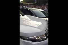 Απίστευτο βίντεο: Της έκλεισε το δρόμο με το παρκάρισμα και εκείνη... [video]