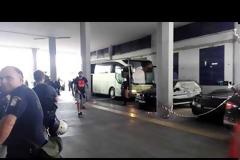 ΜΕ ΣΥΝΘΗΜΑΤΑ ΓΙΑ ΤΟΝ... ΠΡΙΝΤΕΖΗ Η ΑΦΙΞΗ ΤΟΥ ΘΡΥΛΟΥ ΣΤΟ ΣΕΦ! *ΒΙΝΤΕΟ*