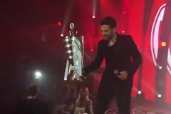 24λεπτο ΒΙΝΤΕΟ ΑΠΟ ΤΟ... ΓΛΕΝΤΙ ΤΩΝ ΠΡΩΤΑΘΛΗΤΩΝ ΣΤΑ ΜΠΟΥΖΟΥΚΙΑ!
