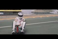 Ποιες Vantage... Razor Crazy Kart! Τι κάνουν οι επαγγελματίες οδηγοί αγώνων για να χαλαρώσουν; [video]
