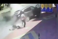 Είχε τύχη βουνό αυτός ο άντρας! Δείτε τι έγινε λίγο μετά που βγήκε από το αμάξι [video]