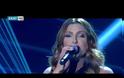 Λίγο έλειψε να πέσει φαρδιά πλατιά στο live του ημιτελικού του «X Factor» η Έλενα Παπαρίζου!