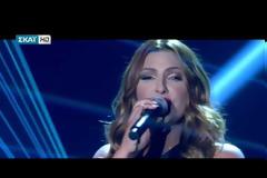 Λίγο έλειψε να πέσει φαρδιά πλατιά στο live του ημιτελικού του «X Factor» η Έλενα Παπαρίζου!