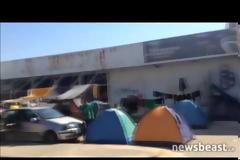 Κάτω από άθλιες συνθήκες διαμένουν οι πρόσφυγες στο αεροδρόμιο του Ελληνικού