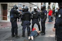 Σάλος με βίντεο από σύλληψη διαδηλωτή στο Σύνταγμα!