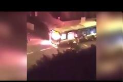 Η απόλυτη φρίκη και πάλι στο Παρίσι! Νεαροί βάζουν φωτιά σε λεωφορείο στο Παρίσι φωνάζοντας «Ο Θεός είναι μεγάλος»