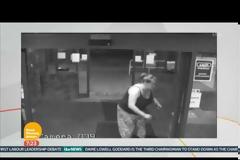 Γυναίκα γεννάει μέσα σε δευτερόλεπτα μόλις μπαίνει στο μαιευτήριο - Οι κάμερες ασφαλείας του νοσοκομείου δείχνουν το συγκλονιστικό βίντεο