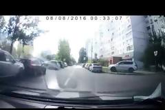 Απίστευτο βίντεο! Φορτηγό με λύματα εκρήγνυται στη μέση του δρόμου!