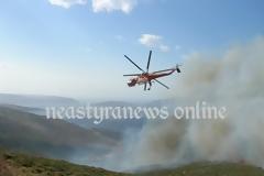 Σκληρή μάχη με τις φλόγες δίνουν οι πυροσβέστες στην Κάρυστο! [vid]