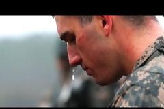 Δύο γυναίκες πάνε για τα πράσινα μπερέ του US Army [video]
