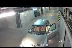 Από τοίχο σε τοίχο, σαν τη μοκέτα, ο τύπος με την Alfa Romeo 159 [video]