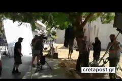 Eνα απέραντο σκηνικό η πλατεία Αγίας Αικατερίνης στο Ηράκλειο – Ξεκίνησαν τα γυρίσματα του Γιάννη Σμαραγδή για τον Νίκο Καζαντζάκη [photos+video]