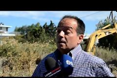 Λαμία: Ο Δήμαρχος ξεμπάζωσε το ρέμα για να μην πνιγεί το χωριό