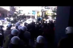 Ηράκλειο: Νέο μπλόκο σε πλειστηριασμούς - Ένταση με αποκλεισμό του ειρηνοδικείου