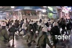 Συμπλοκές αντιεξουσιαστών - ΜΑΤ - ακροδεξιών σε συγκέντρωση κατά της «ισλαμοποίησης» στο Ωραιόκαστρο [video]