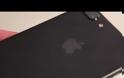 Απίστευτο... αλλά το iphone 7 Jet Black χάνοντας ακόμη και τα στοιχεία του