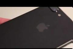 Απίστευτο... αλλά το iphone 7 Jet Black χάνοντας ακόμη και τα στοιχεία του