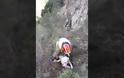 Πυροσβέστης και εθελοντές έσωσαν σκύλο από δύσβατη περιοχή κοντά στην Αράχωβα [video]