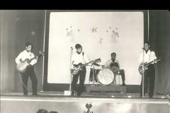 The Rabbits: Το μόνο που είχαμε και μας κρατούσε ζωντανούς, ήταν η τρέλα μας για τη μουσική... [video]