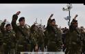 Με πλήθος κόσμου, ισχυρή αστυνομική δύναμη και ψιλόβροχο πραγματοποιήθηκε η παρέλαση της 28η Οκτωβρίου στην Μυτιλήνη (pics, vid)