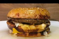 Τι θα συμβεί αν ρίξεις θειικό οξύ σε ένα Big Mac μπέργκερ; [video]