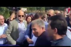 Κρήτη: Συνταξιούχοι έκαψαν επιστολές του Κατρούγκαλου στο ΠΑΓΝΗ - Έτσι υποδέχτηκαν τον Υπουργό Υγείας [photos+video]