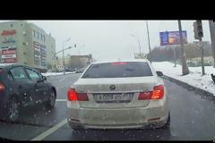 Αν δεν έχεις χέρια, σήκωσε το πόδι! [video]