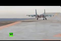 Συρία: Η στιγμή που μαχητικά βομβαρδίζουν απο το Ναύαρχος Κουζνέτσοφ