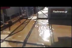 Εικόνες ντροπής - Πλημμύρισε με λύματα hot spot στην Κω [photos+video]