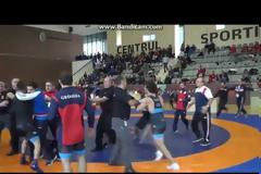 Από την ελληνορωμαϊκή το γύρισαν στη...πυγμαχία!