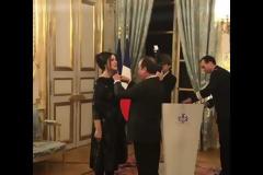 Ο Ολάντ βράβευσε τη Μόνικα Μπελούτσι! [video]
