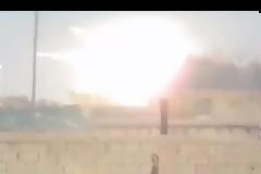Bίντεο-σοκ: Ρωσικό άρμα μάχης Τ-90 «καταπίνει» αντιαρματικό πύραυλο TOW 2Α