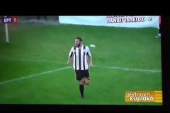 Απίστευτη γκάφα. Ο τερματοφύλακας του...σέρβιρε το γκολ!