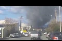 Στις φλόγες εργοστάσιο ξυλείας στο Ηράκλειο [video]