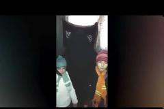 ΑΝΑΤΡΙΧΑΣΤΙΚΟ! Το τελευταίο φιλί των τζιχαντιστών γονιών πριν στείλουν την κόρη τους να ανατιναχτεί
