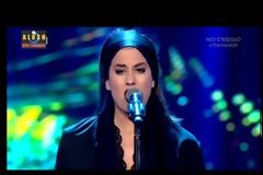 Σε εξαιρετικά δύσκολη θέση η παίκτρια στο Voice! Έλιωσε στην αγκαλιά του Σάκη Ρουβά!