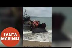 Βρετανοί πεζοναύτες έκαναν απόβαση ντυμένοι Άη Βασίληδες! (βίντεο)