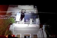 Πάτρα: Φωτιά σε διαμέρισμα πίσω από τον ναό της Παντάνασσας - Εγκλωβίστηκε μια κοπέλα - Καρέ καρέ η μάχη των Πυροσβεστών