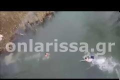 Ξέσπασε σε λυγμούς ο Ανθυπασπιστής της ΠΑ που έπιασε τον σταυρό στη Λάρισα