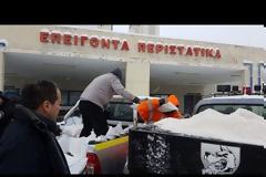 Λαμία: Ο χιονιάς παρέλυσε την πόλη - Μόνο με αλυσίδες η κυκλοφορία