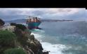 Αποκολλήθηκε το πλοίο container που προσάραξε στο στενό της Μεσίνα- Δείτε το βίντεο με το προσαραγμένο πλοίο