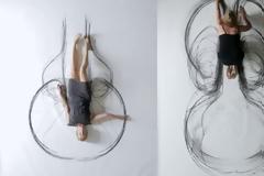 Ζωγραφίζει εντυπωσιακά έργα τέχνης με το σώμα της [video]