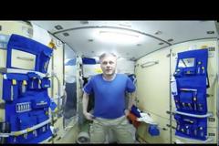 Αστροναύτης ποστάρει το πρωινό του ξύπνημα: Δεν φαντάζεστε πώς πλένει τα δόντια του [video]
