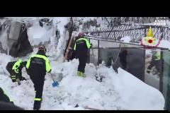 Θαύμα στην Ιταλία: Ανασύρθηκαν ζωντανοί έξι άνθρωποι από το θαμμένο στο χιόνι ξενοδοχείο - Βίντεο ντοκουμέντο