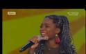 The Voice – Battles: “Λύγισε” στη σκηνή το γλυκό κορίτσι από τη Νιγηρία!